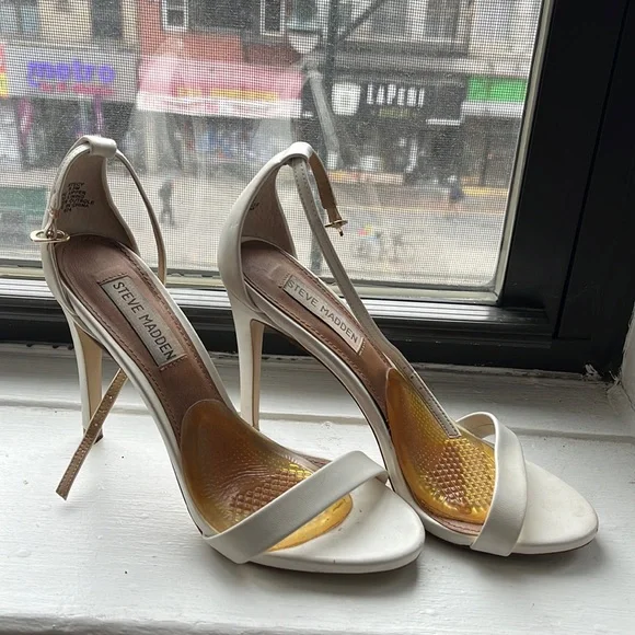 Steve Madden White Heels - Picture 1 of 3